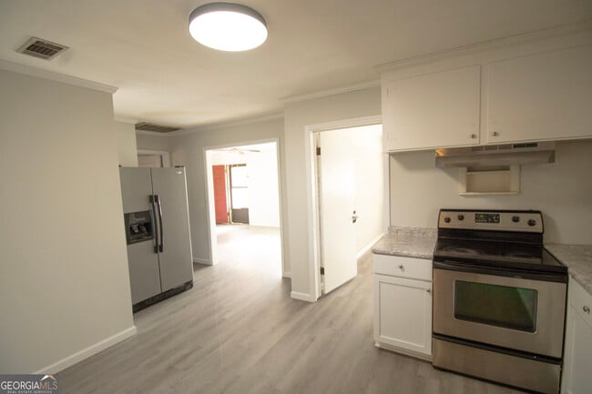 Building Photo - 517 E Main St