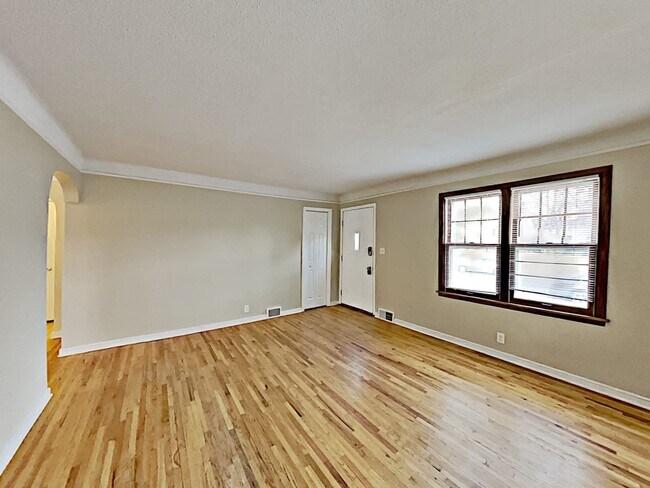 Building Photo - 5628 33rd Ave S