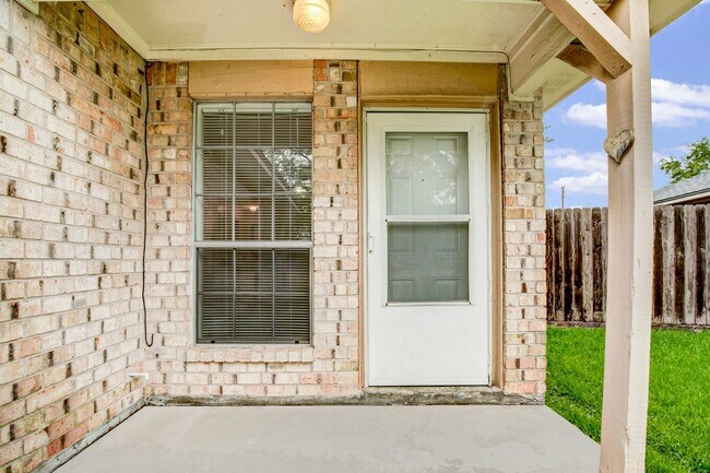 Foto del edificio - Beautiful Two Bedroom & One Bathroom Duple...