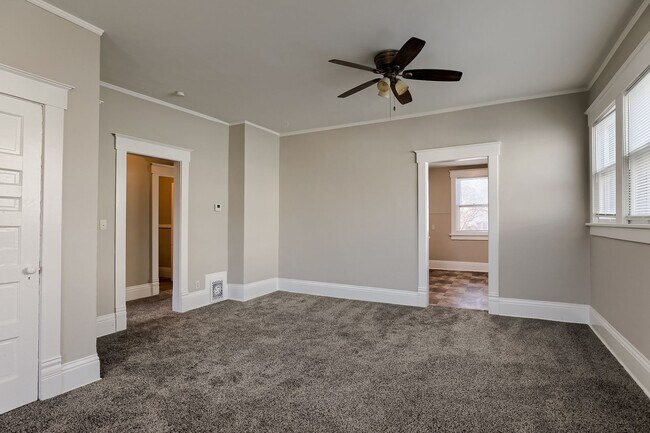 Building Photo - 925/927 Goodhue Blvd