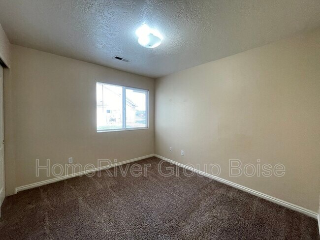 Foto del edificio - 1299 N Stephanie Ln