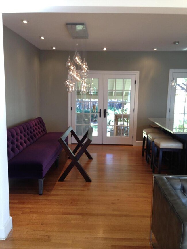 Foto del edificio - Two bed one bath in prime Park Hill location.