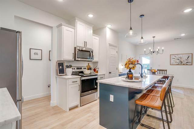 Foto del edificio - 2217 Forest Hill Ln