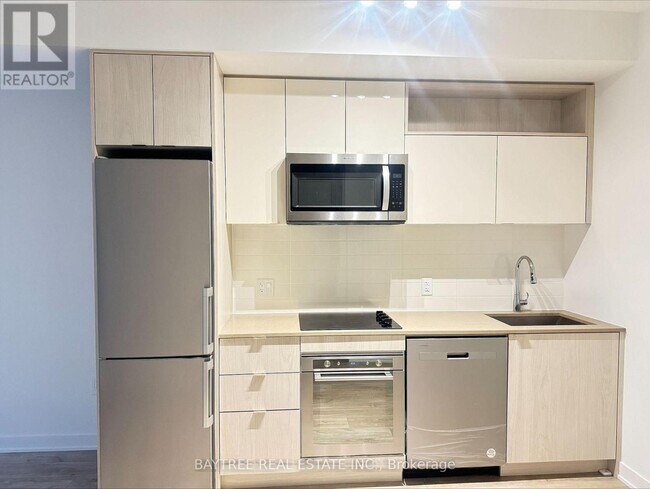 Building Photo - 60 Princess St