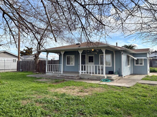 Foto del edificio - Country Like 2 Bedroom 2 Bath Single Story Home