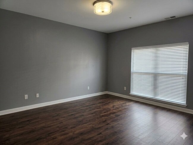Building Photo - 885 Forest Ave