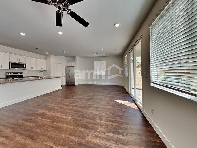 Building Photo - 285 Yasmin Daylily Place