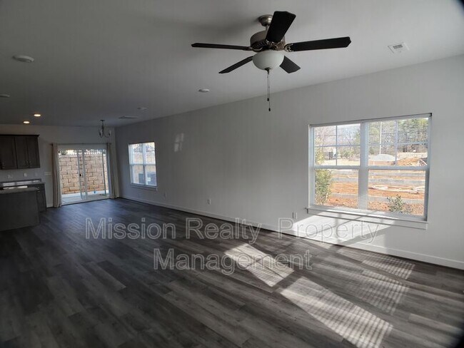 Foto del edificio - 4504 Josephine Ln