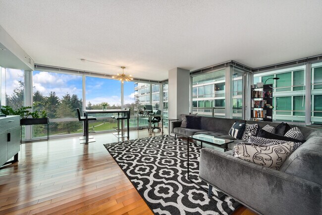 Foto del edificio - 9715 Woods Dr