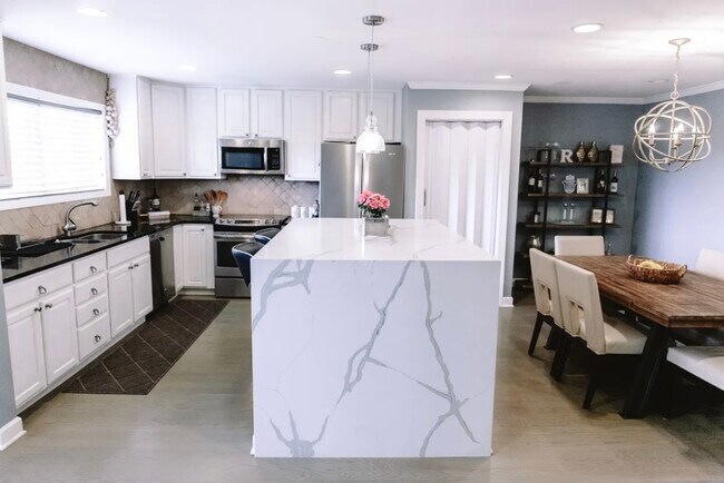 Foto del edificio - 1828 Wildberry Dr