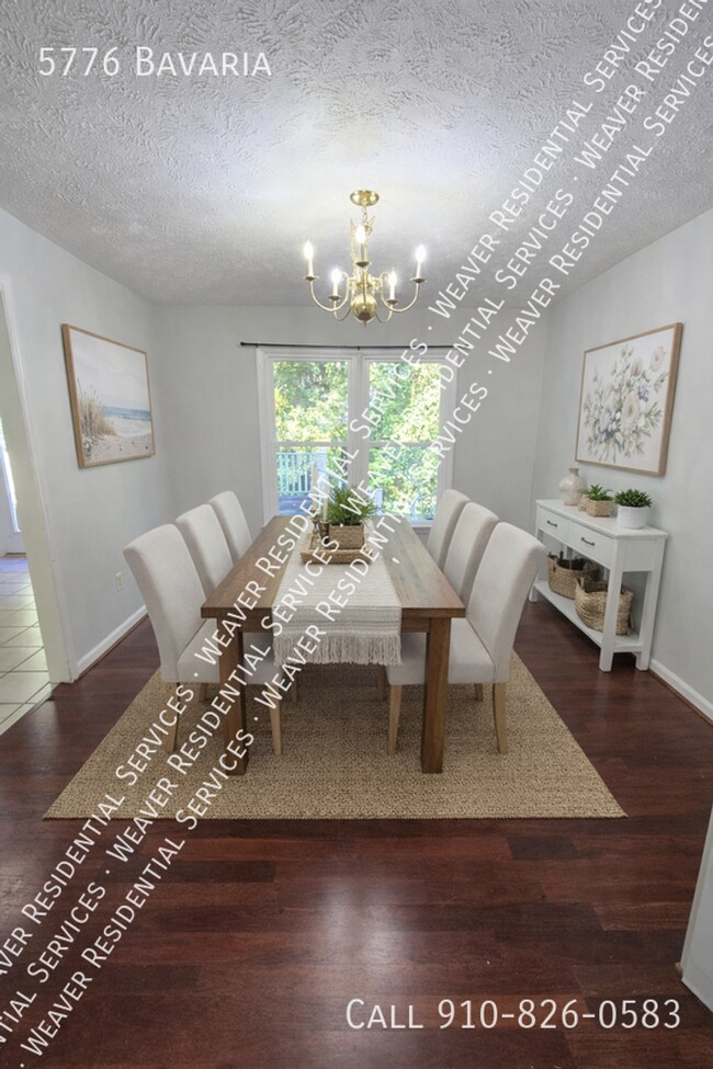 Building Photo - Cute Two Story in Fayetteville!