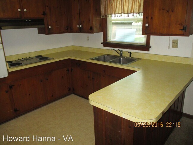 Foto del edificio - 3 br, 1.5 bath House - 1460 Lakeview Drive