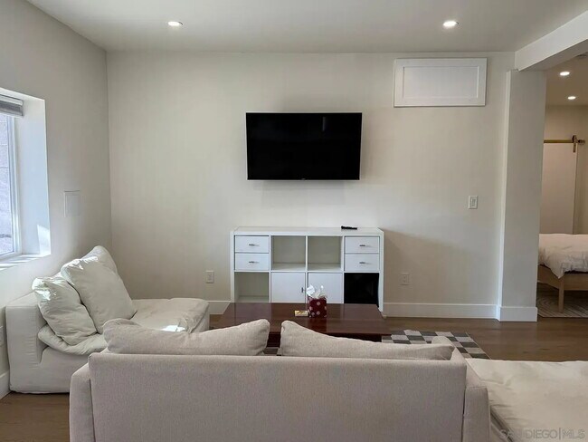 Building Photo - Studio rental available in a beautifully renovated single-story ranch property located in the hig...