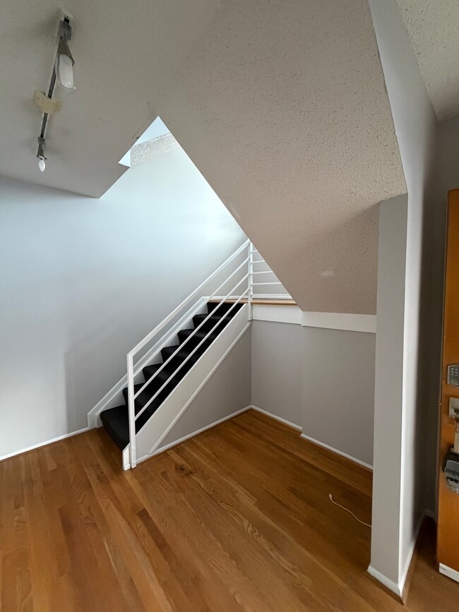 Building Photo - 1091 Harrison Ave