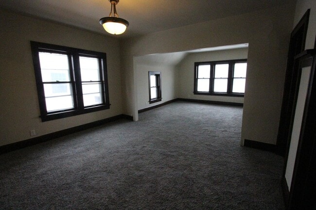 Foto del edificio - 2100-02 South 81st Street