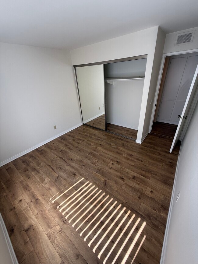 Foto del edificio - 18408 Hatteras St
