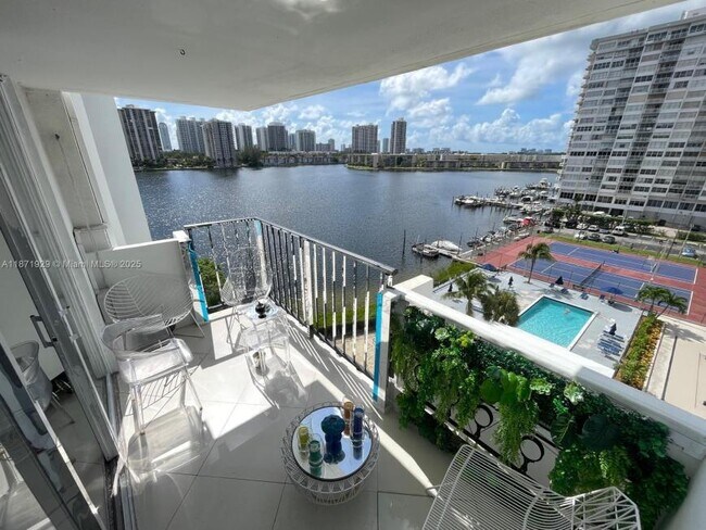 Building Photo - 2 bedroom in Aventura FL 33160