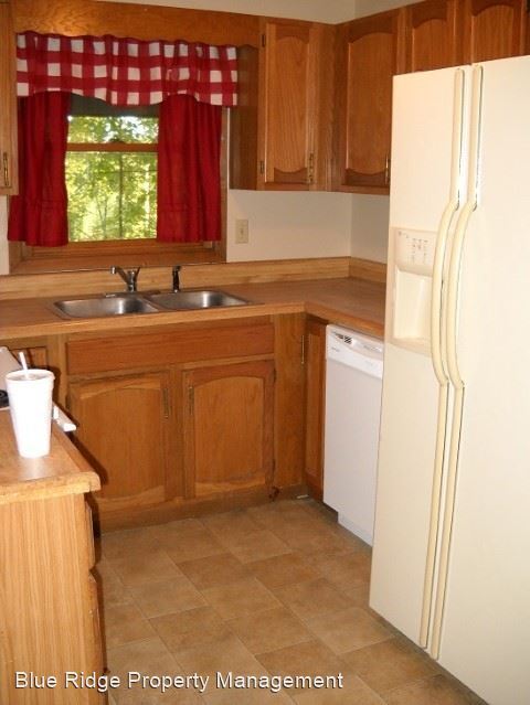 Foto del edificio - 3 br, 2 bath House - 1045 Surmount Court