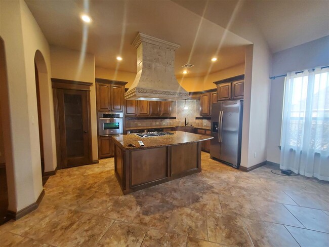 Building Photo - 6807 SW Oakley