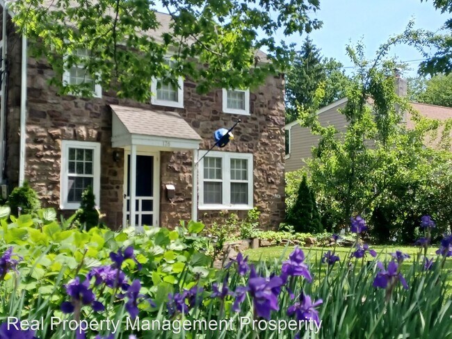 Foto del edificio - 3 br, 1 bath House - 176 N Main St