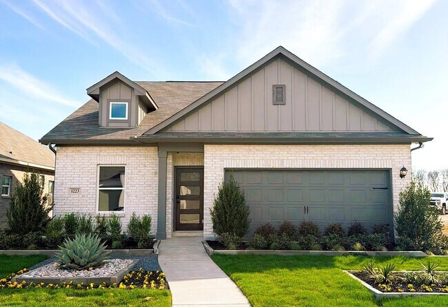 Building Photo - 1219 Anderson Dr
