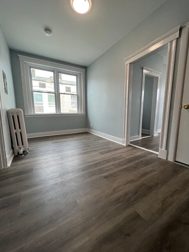 Building Photo - Single Bedrooms In Shared, Fully Renovated...