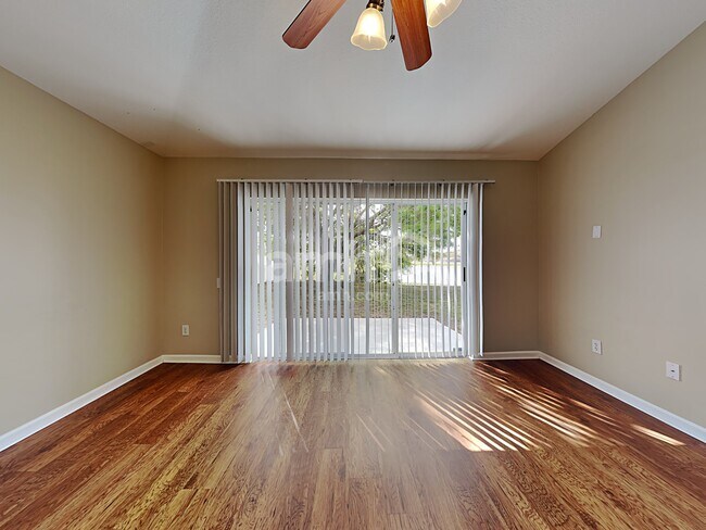 Foto del edificio - 10319 Soaring Eagle Dr