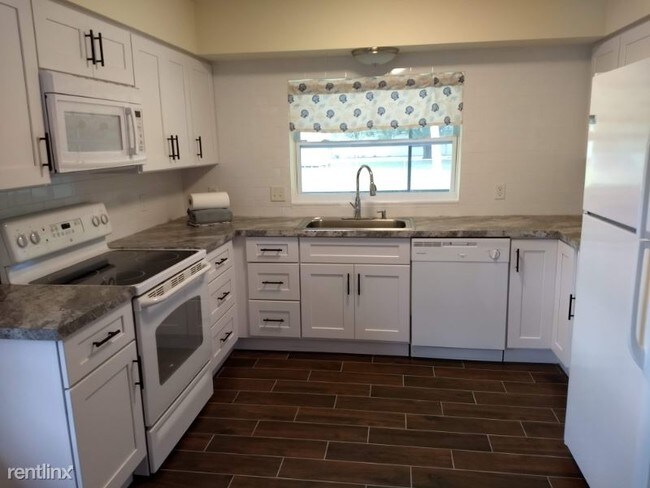 Foto del edificio - 2 br, 2 bath House - 7160 Spinnaker Blvd