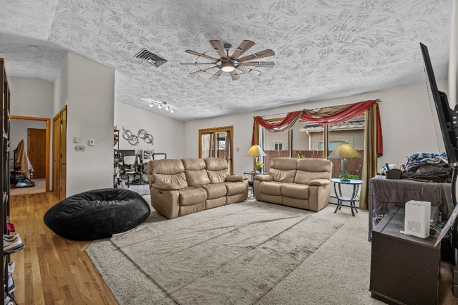 Building Photo - 2923 Bonito Ave