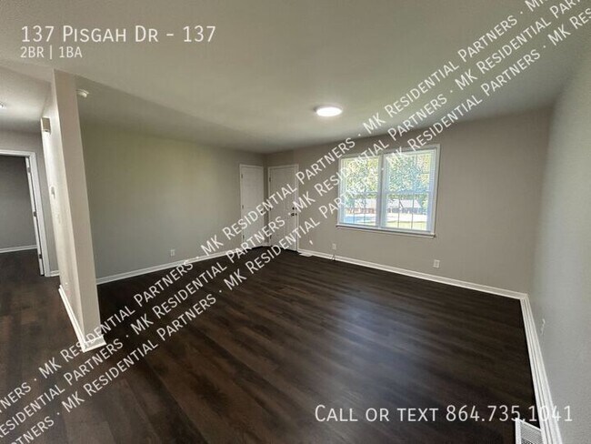Foto del edificio - 137 Pisgah Dr