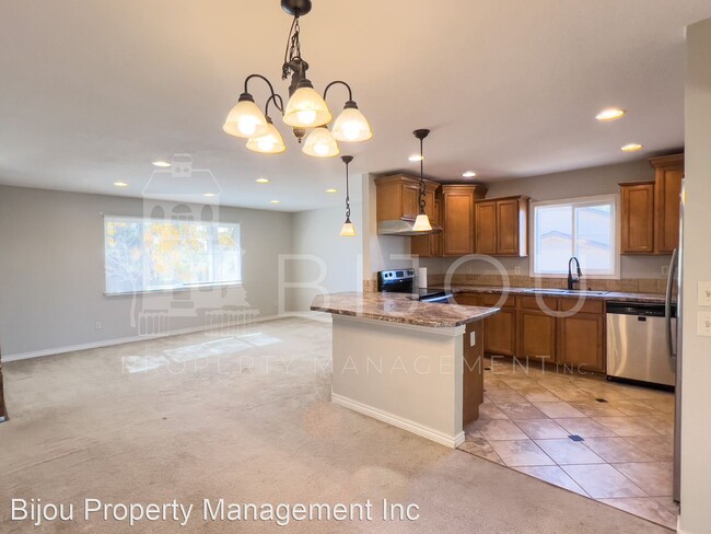 Building Photo - 4 br, 2 bath House - 2826 Pinnacle Dr