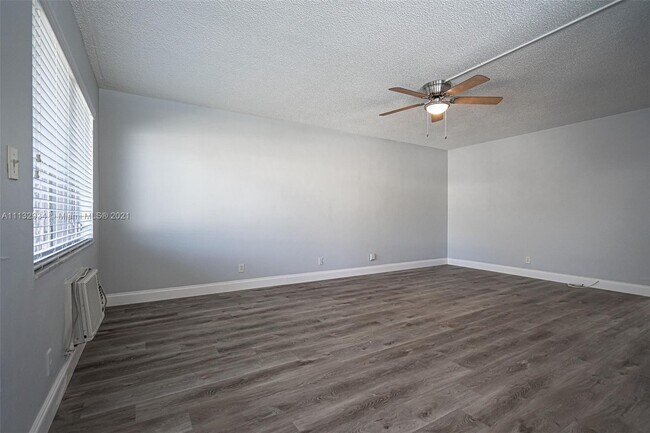 Building Photo - 2020 NE 51st Ct