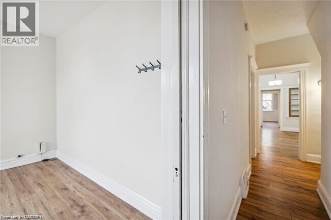 Photo du bâtiment - 51 Smith Ave