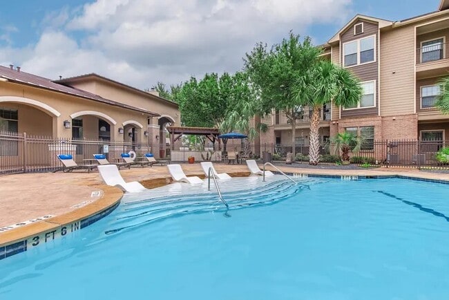 Building Photo - Clearpoint Crossing Residences Apartments