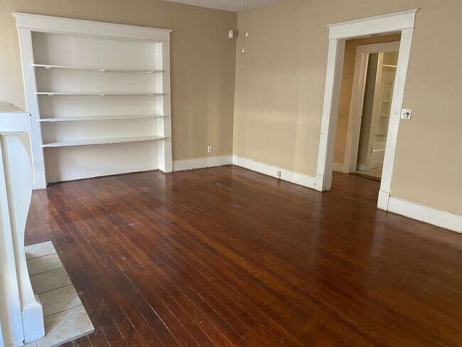 Livingroom - 313 Ellis St