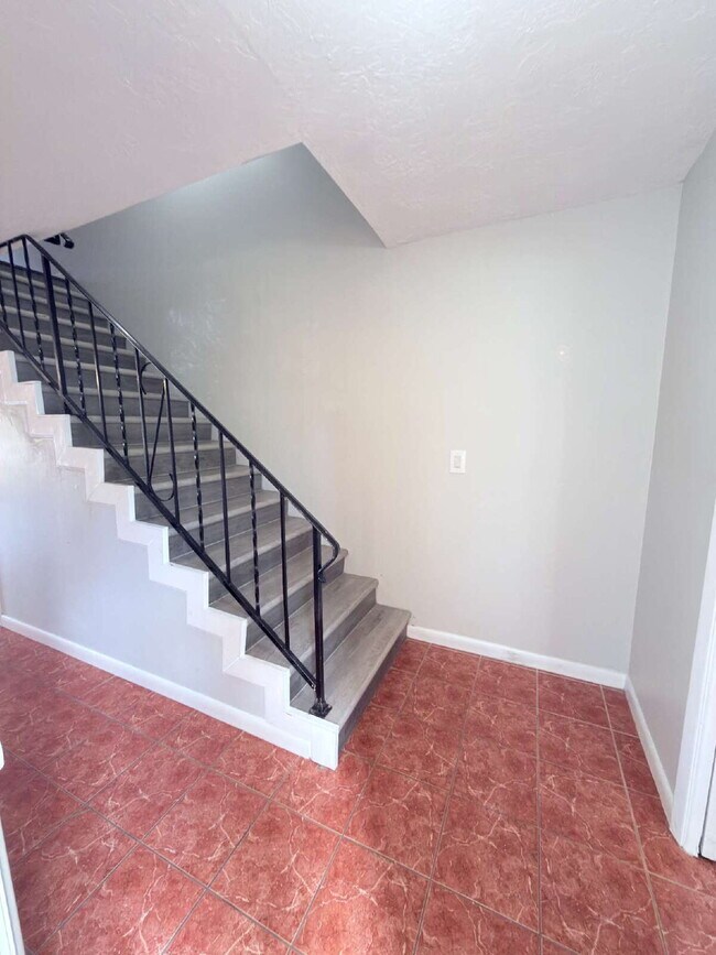 Foto del edificio - Moving Ready! 2 bedroom and 2 1/2 Bathroom