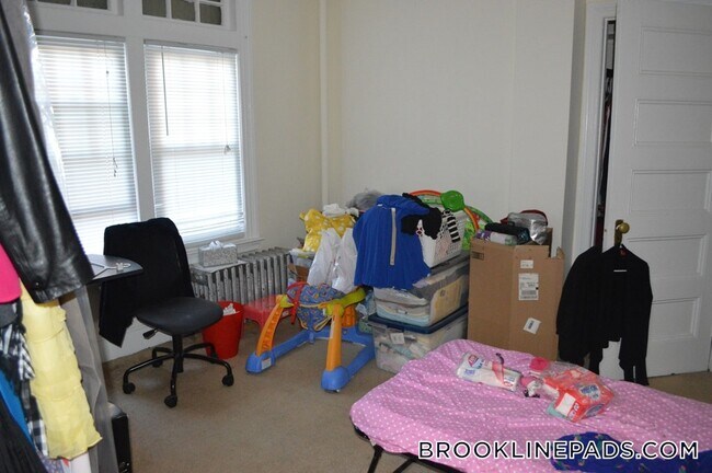Building Photo - 1223 Beacon St