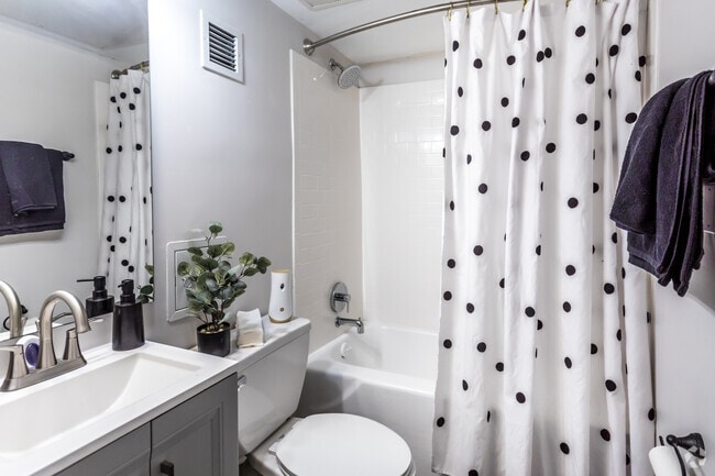 1 BR, 1 BA - The Sydney - Monarch on Highland