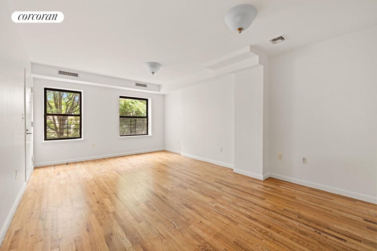 Foto principal - 63 W 127th St