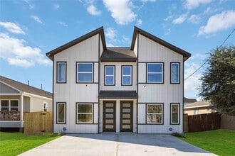 Building Photo - 7221 Sandra St