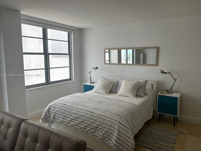 Building Photo - 5555 Collins Ave