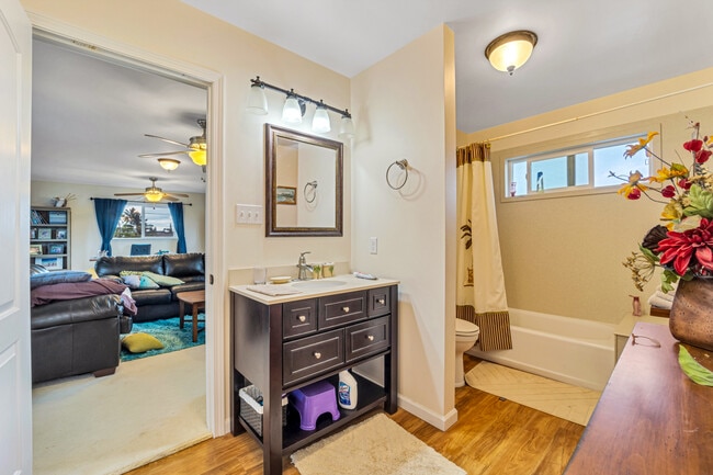 Photo - 142 Maluniu Ave House