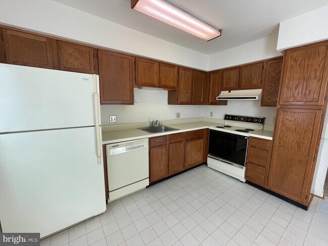 Foto del edificio - 5144 Bellehaven Ct