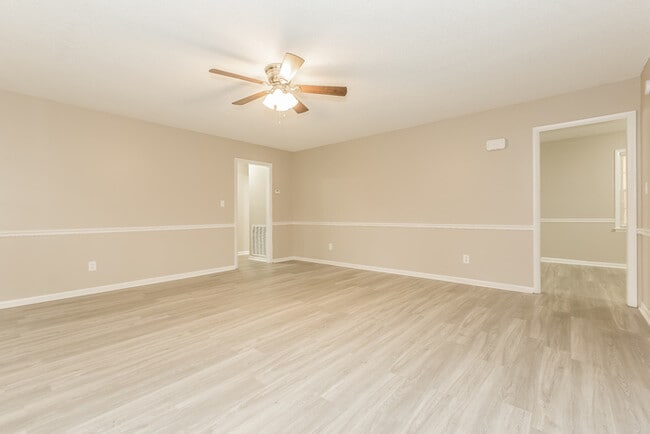 Foto del edificio - 438 Pine Grove Rd