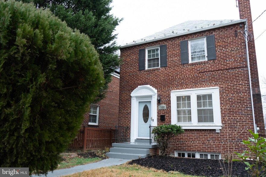 Foto principal - 7329 12th St NW