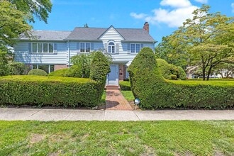 Building Photo - 41 Allenwood Rd