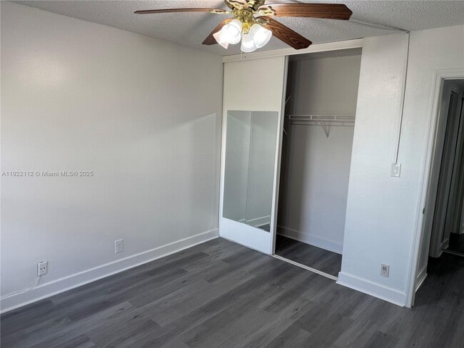 Foto del edificio - 405 S Pine Island Rd