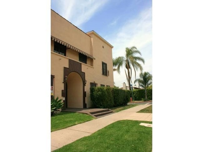 Foto del edificio - CU2 - 465 N. Curson Ave