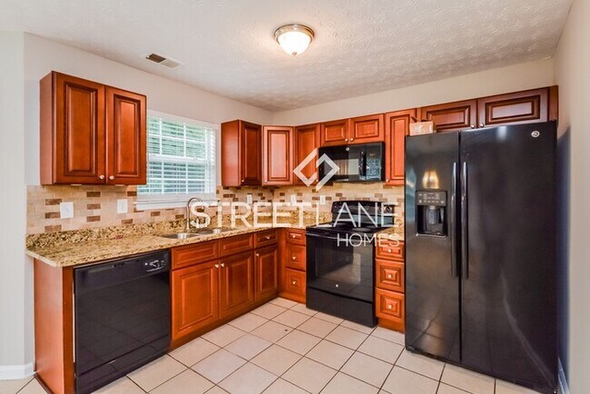 Building Photo - Price Reduced!!!! Full month rent free!