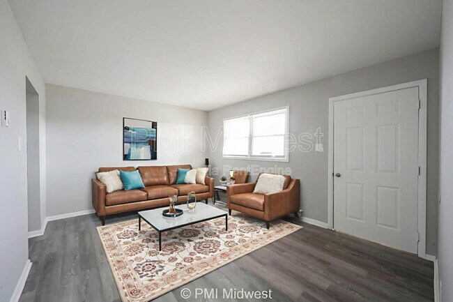 Foto del edificio - 570 U.S. 52